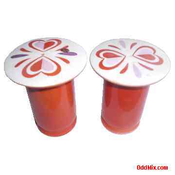 Salt and Pepper Shaker Set Holt-Howard Fine Porcelain Classic Collectible Chinaware [6 KB]